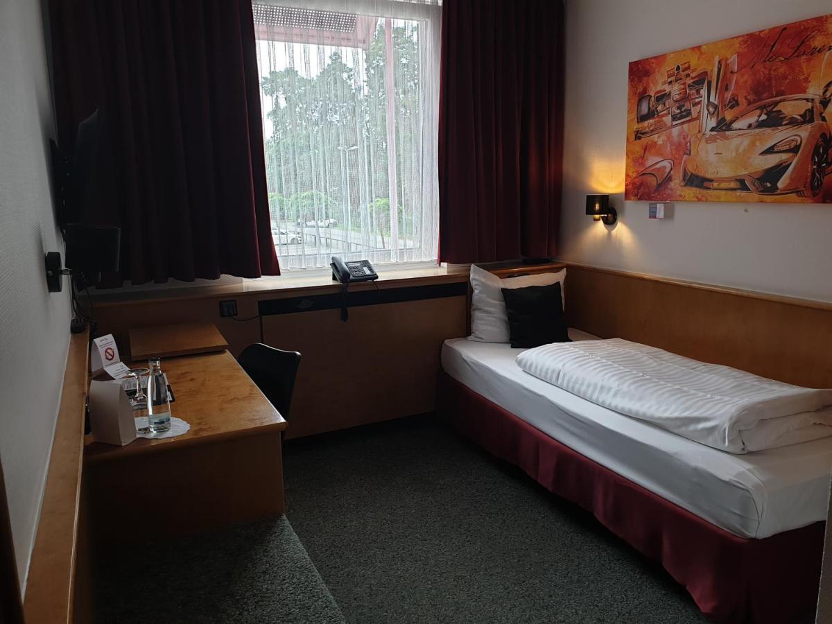 Hotel Motodrom Хоккенхайм Номер фото